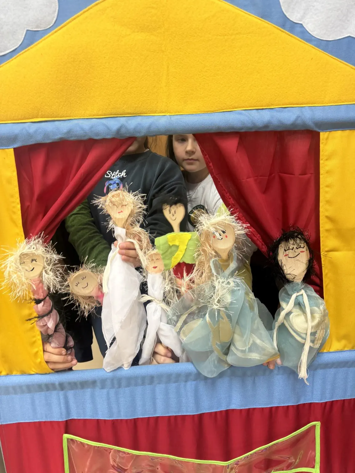 FOTO Održana scenska radionica Dječja prava kroz umjetnost u III. osnovnoj školi Čakovec (7) FOTO Održana scenska radionica Dječja prava kroz umjetnost u III. osnovnoj školi Čakovec (7)