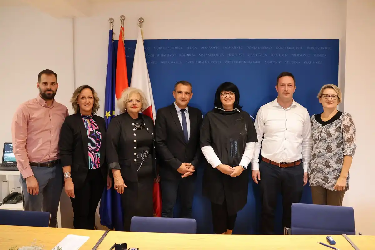 FOTO Potpisani ugovori za uređenje parkova u Čakovcu Zeleni projekt vrijedan 725.255 eura (11) FOTO Potpisani ugovori za uređenje parkova u Čakovcu Zeleni projekt vrijedan 725.255 eura (11)