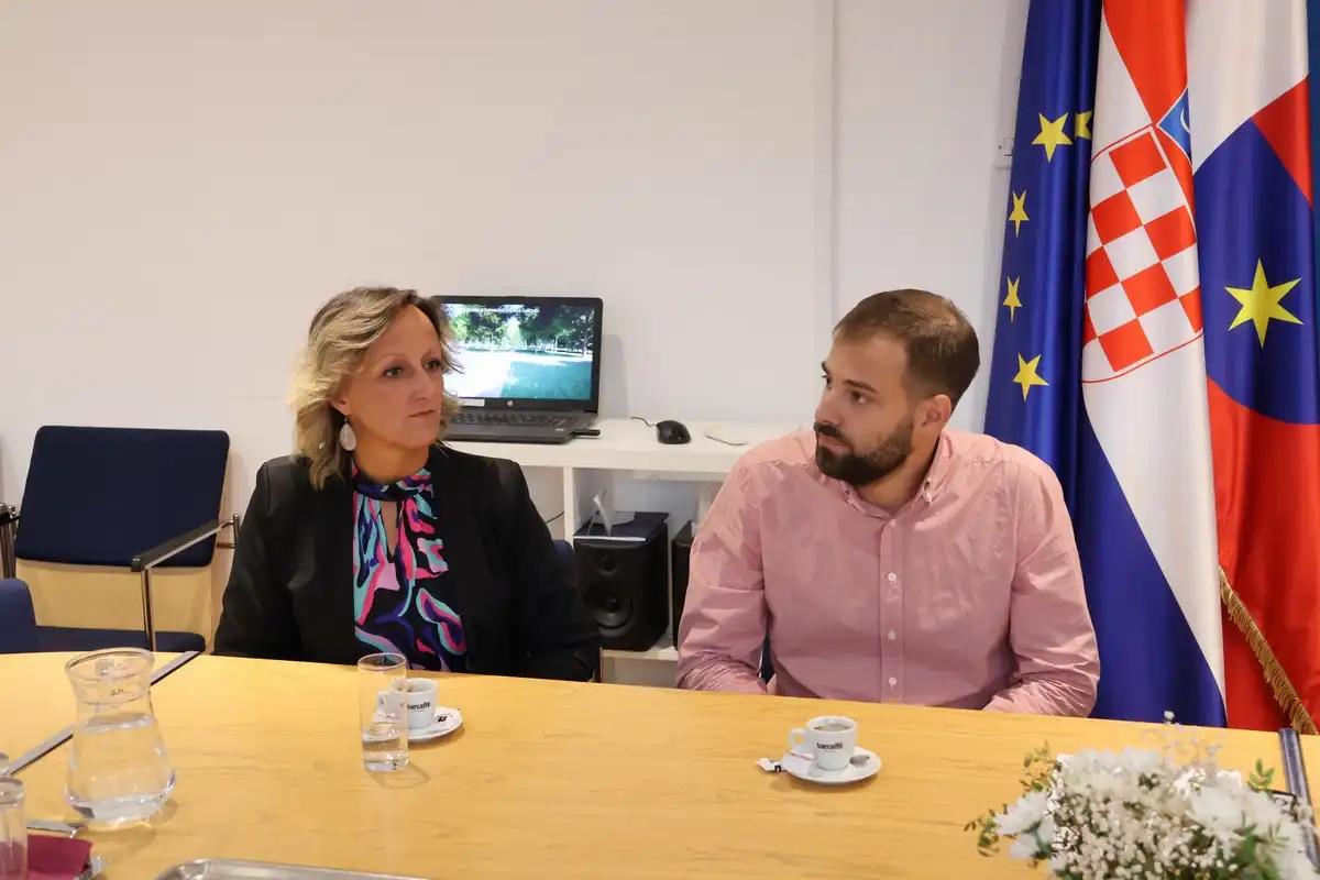 FOTO Potpisani ugovori za uređenje parkova u Čakovcu Zeleni projekt vrijedan 725.255 eura (5) FOTO Potpisani ugovori za uređenje parkova u Čakovcu Zeleni projekt vrijedan 725.255 eura (5)