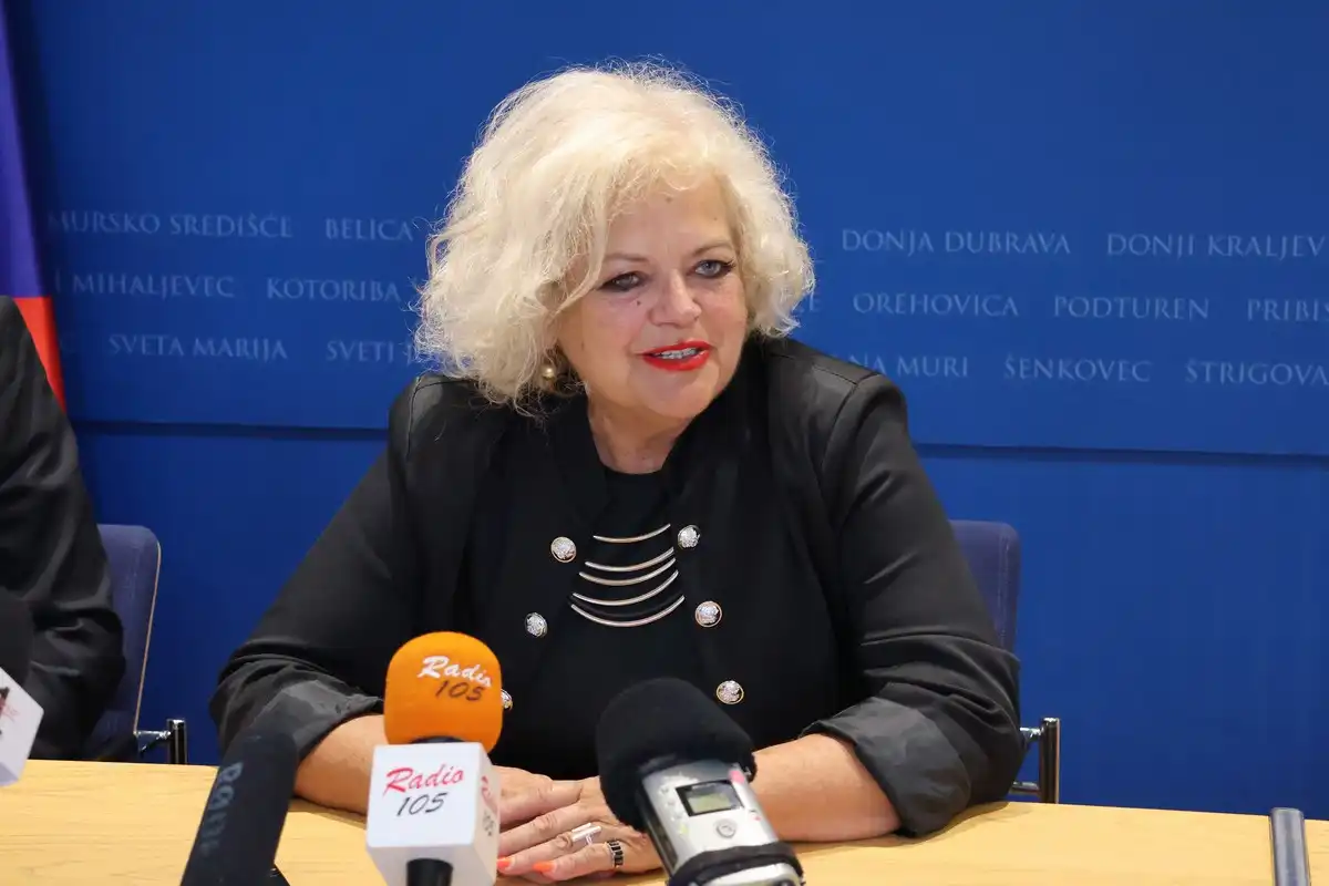 Bosiljka Vinković Kukolić FOTO Potpisani ugovori za uređenje parkova u Čakovcu Zeleni projekt vrijedan 725.255 eura (9) Bosiljka Vinković Kukolić FOTO Potpisani ugovori za uređenje parkova u Čakovcu Zeleni projekt vrijedan 725.255 eura (9)