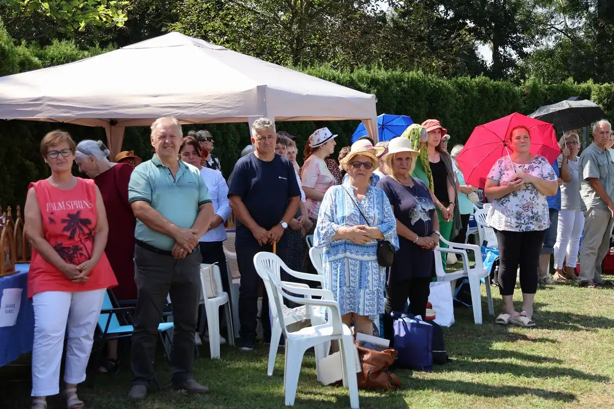 FOTO Proslavljena 15. godišnjica posvete Prvog hrvatskog Schönstattskog svetišta u Maloj Subotici (23) FOTO Proslavljena 15. godišnjica posvete Prvog hrvatskog Schönstattskog svetišta u Maloj Subotici (23)