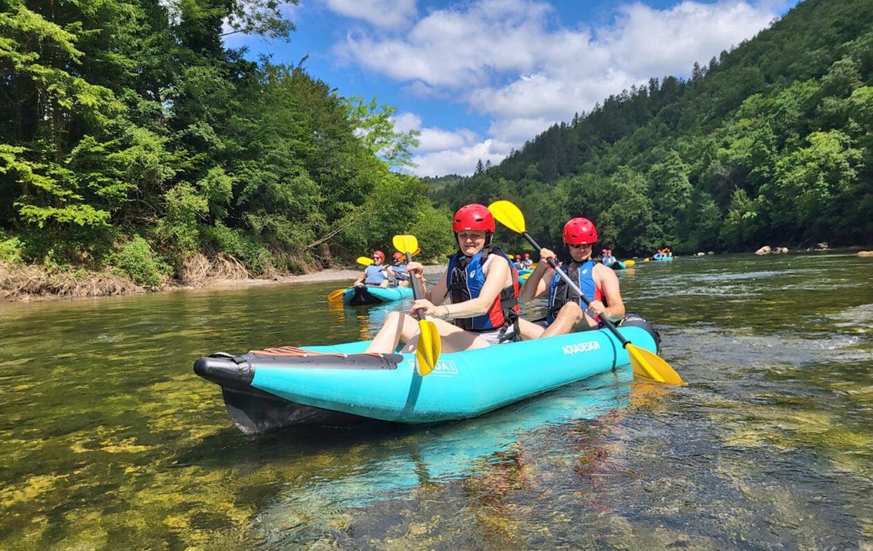 FOTO Raftingom na Kupi članovi Labuda započeli pripreme za Lov na labuđe pero (13) FOTO Raftingom na Kupi članovi Labuda započeli pripreme za Lov na labuđe pero (13)