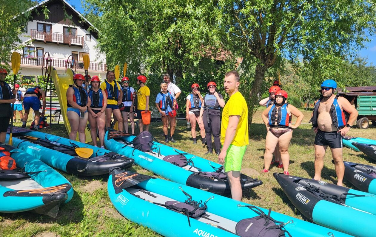 FOTO Raftingom na Kupi članovi Labuda započeli pripreme za Lov na labuđe pero (7) FOTO Raftingom na Kupi članovi Labuda započeli pripreme za Lov na labuđe pero (7)