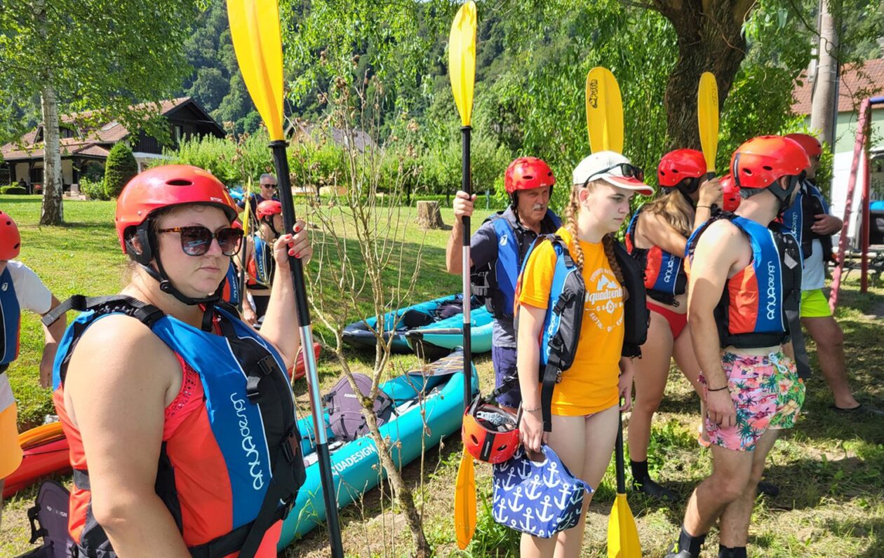 FOTO Raftingom na Kupi članovi Labuda započeli pripreme za Lov na labuđe pero (8) FOTO Raftingom na Kupi članovi Labuda započeli pripreme za Lov na labuđe pero (8)