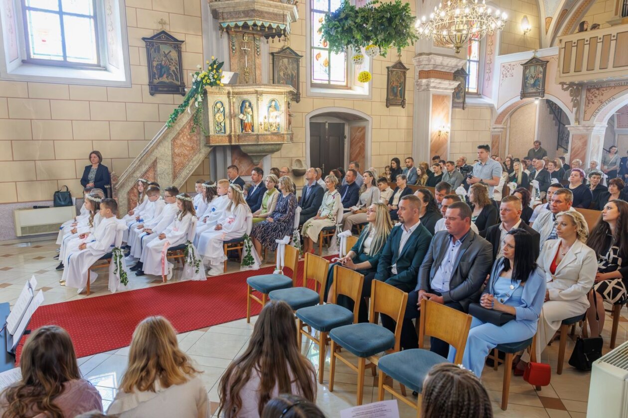 FOTO Slavlje sakramenata u Štrigovi Djeca primila svetu potvrdu i prvu pričest (10)