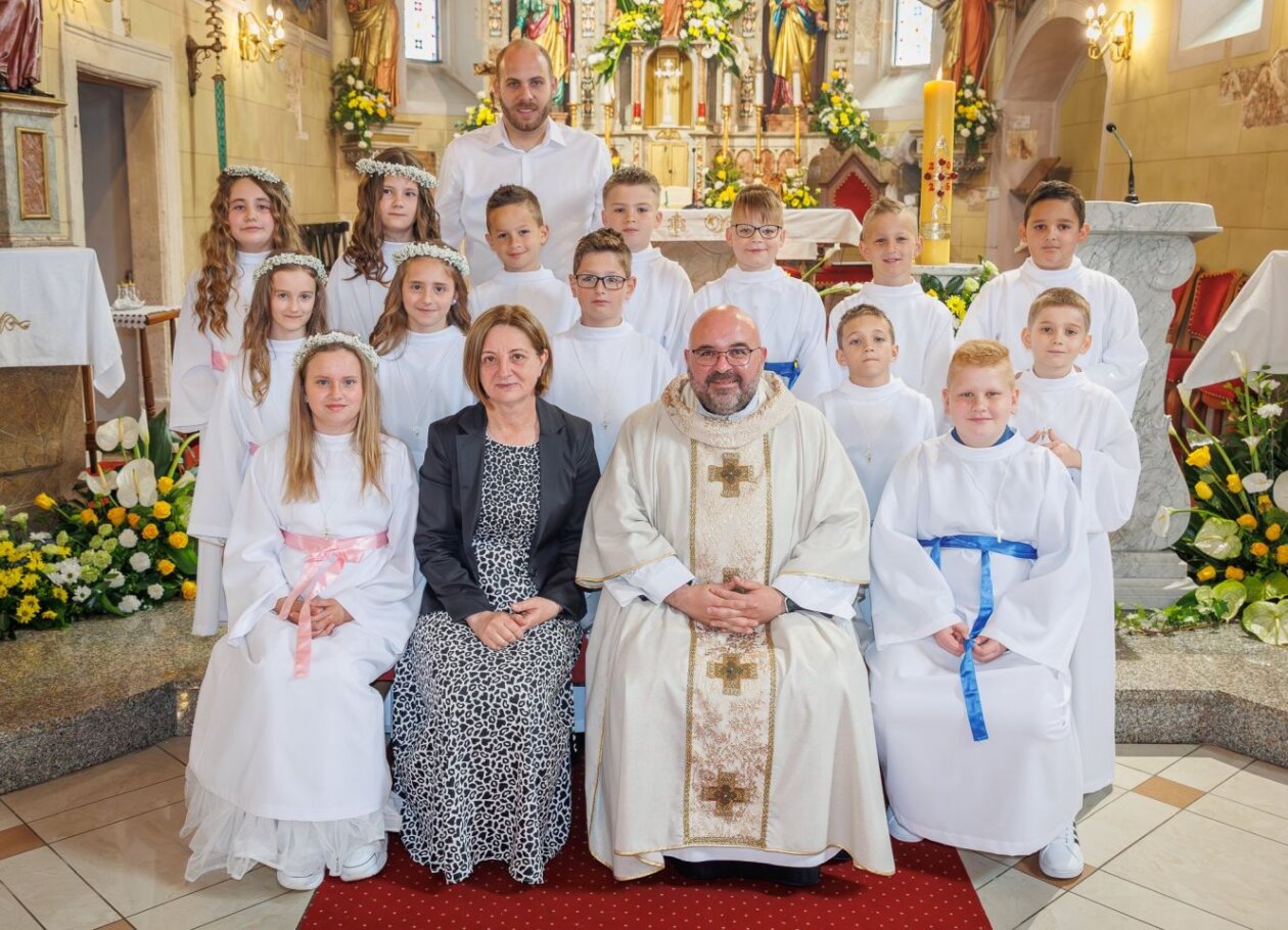 FOTO Slavlje sakramenata u Štrigovi Djeca primila svetu potvrdu i prvu pričest (11)