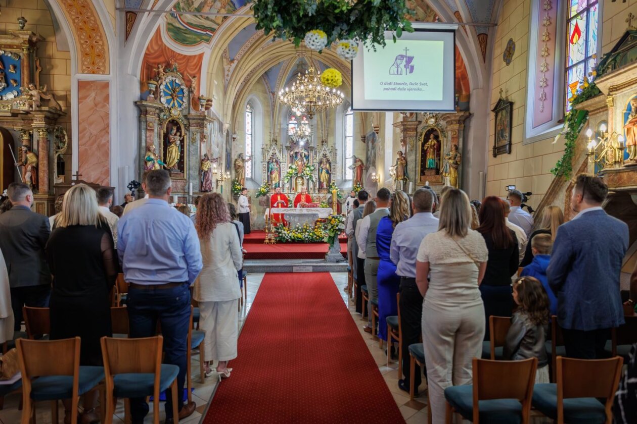 FOTO Slavlje sakramenata u Štrigovi Djeca primila svetu potvrdu i prvu pričest (14)