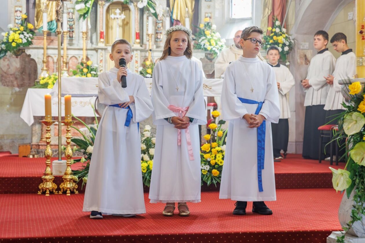 FOTO Slavlje sakramenata u Štrigovi Djeca primila svetu potvrdu i prvu pričest (3)