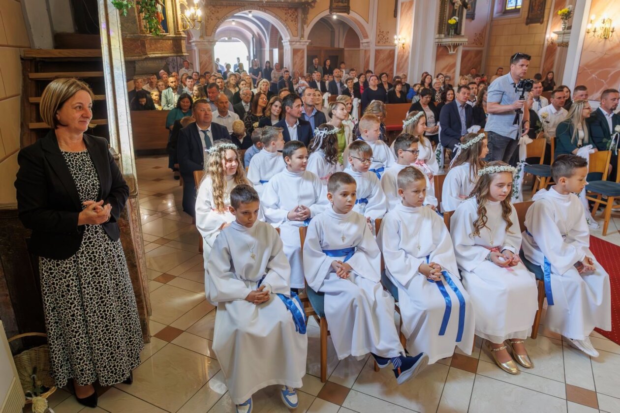 FOTO Slavlje sakramenata u Štrigovi Djeca primila svetu potvrdu i prvu pričest (4)