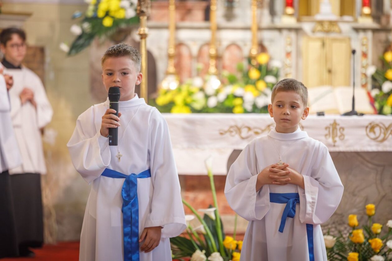 FOTO Slavlje sakramenata u Štrigovi Djeca primila svetu potvrdu i prvu pričest (6)