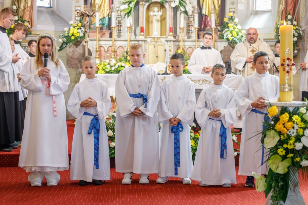 FOTO Slavlje sakramenata u Štrigovi Djeca primila svetu potvrdu i prvu pričest (8)