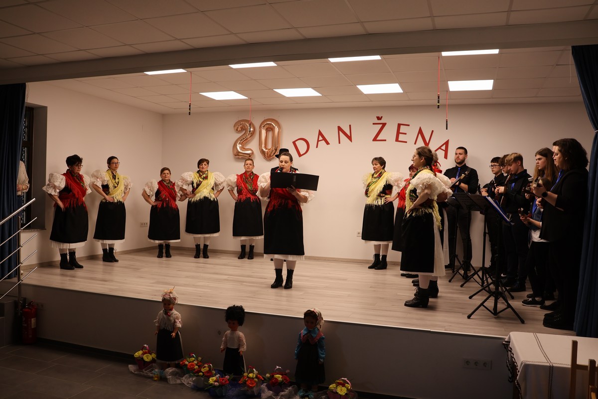 FOTO Slavljeničko druženje u Sivici Udruga žena obilježila dva desetljeća rada (11)