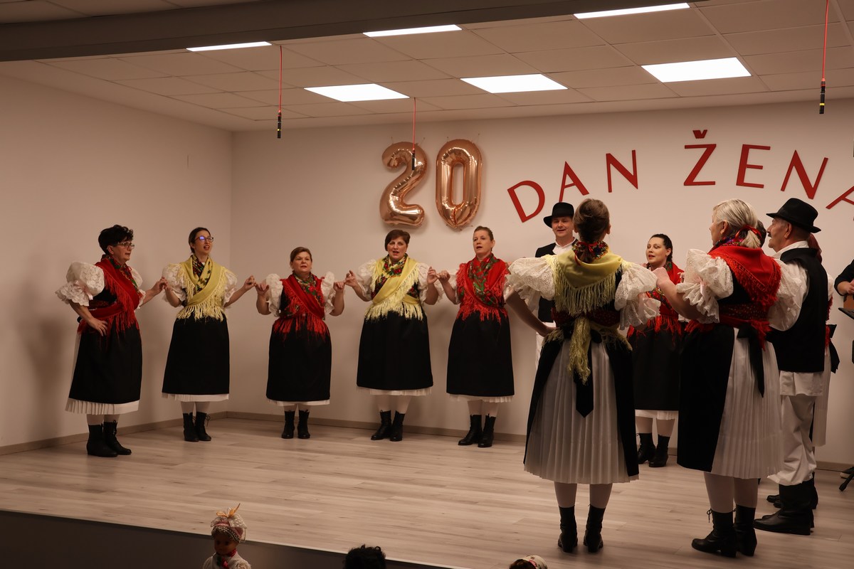 FOTO Slavljeničko druženje u Sivici Udruga žena obilježila dva desetljeća rada (12)