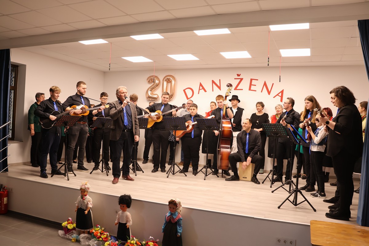 FOTO Slavljeničko druženje u Sivici Udruga žena obilježila dva desetljeća rada (23)