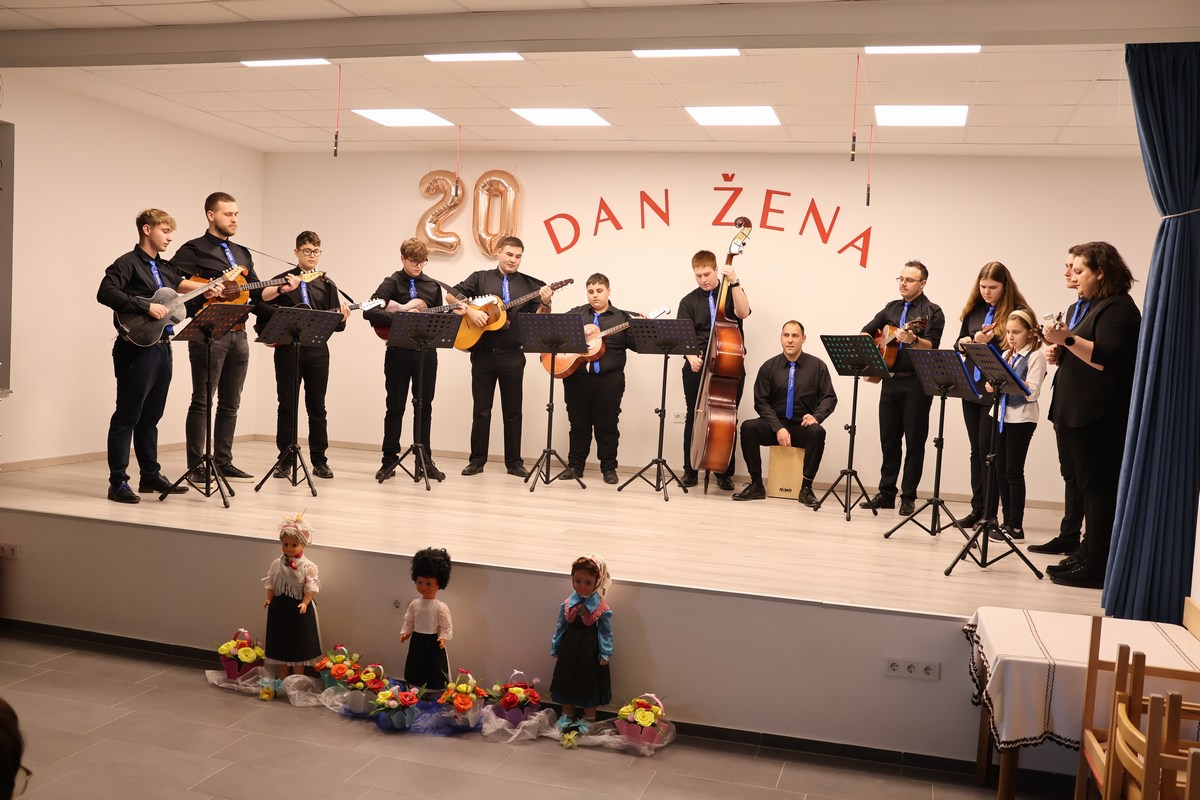 FOTO Slavljeničko druženje u Sivici Udruga žena obilježila dva desetljeća rada (5)