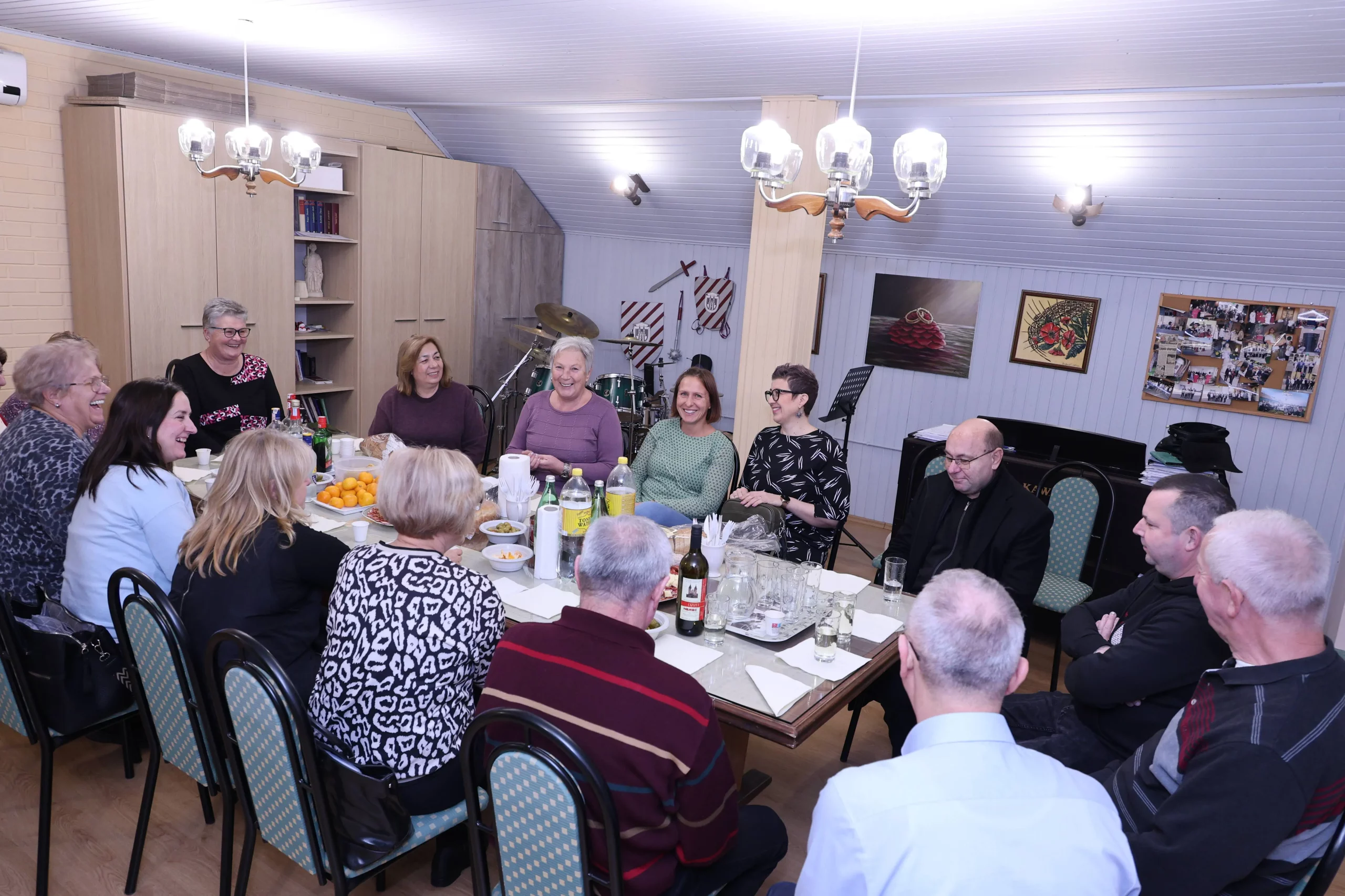 FOTO U Donjem Kraljevcu obilježena proslava sv. Cecilije, zaštitnice pjevača 2024 (4) FOTO U Donjem Kraljevcu obilježena proslava sv. Cecilije, zaštitnice pjevača 2024 (4)