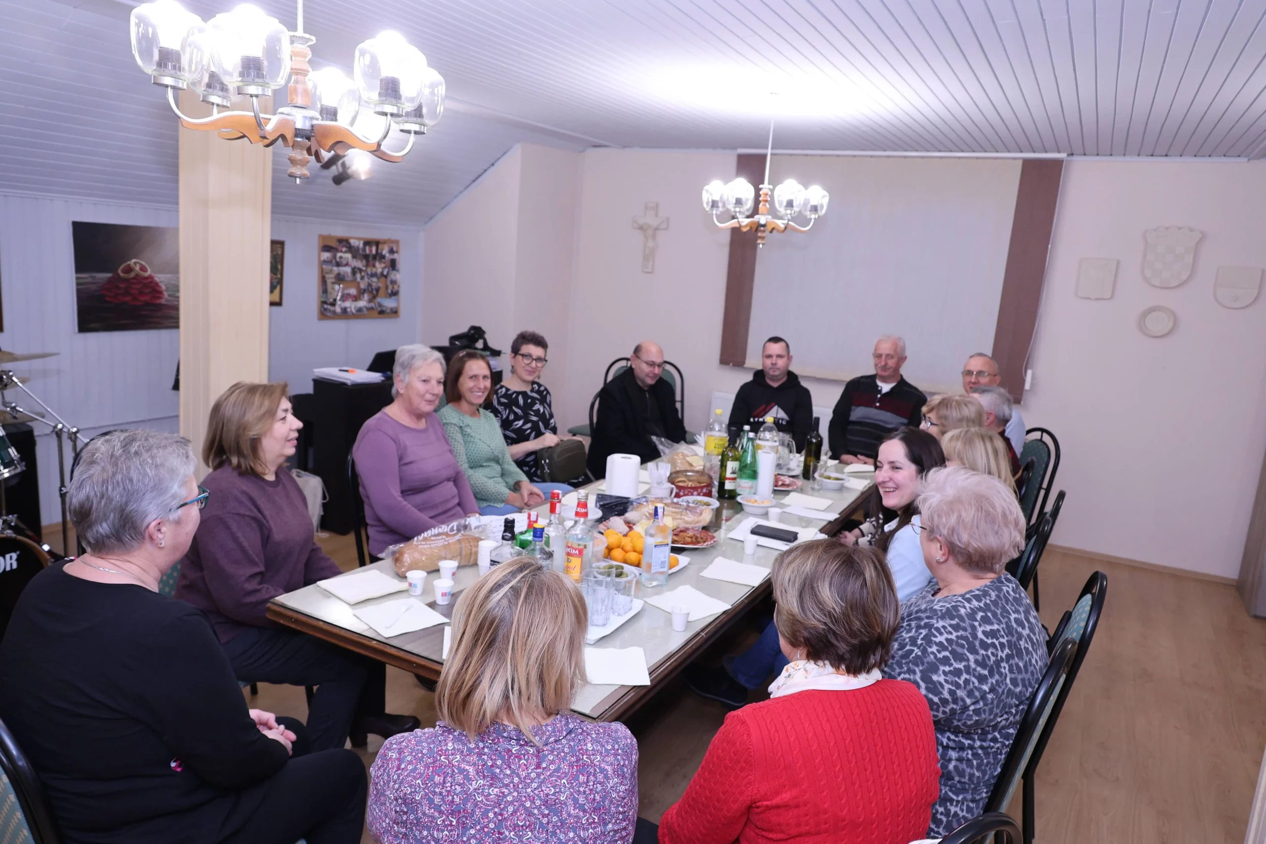 FOTO U Donjem Kraljevcu obilježena proslava sv. Cecilije, zaštitnice pjevača 2024 (5) FOTO U Donjem Kraljevcu obilježena proslava sv. Cecilije, zaštitnice pjevača 2024 (5)