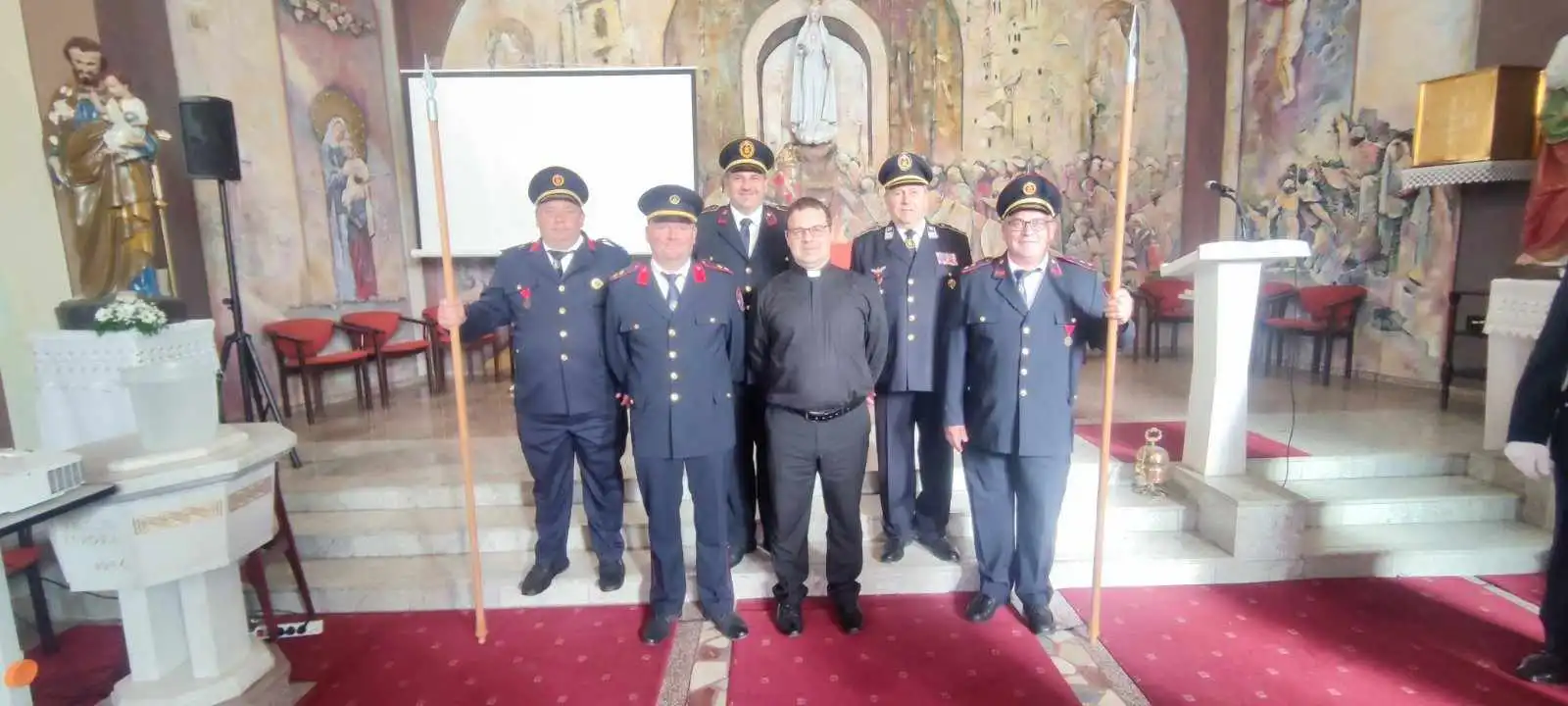 FOTO Vatrogasci DVD Vularije, Orehovice i Podbresta čuvaju Isusov grob (1) FOTO Vatrogasci DVD Vularije, Orehovice i Podbresta čuvaju Isusov grob (1)