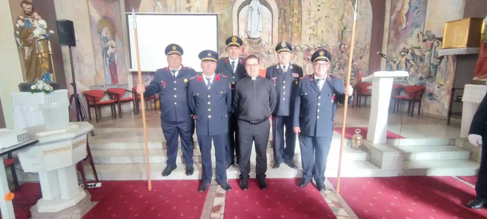 FOTO Vatrogasci DVD Vularije, Orehovice i Podbresta čuvaju Isusov grob (10) FOTO Vatrogasci DVD Vularije, Orehovice i Podbresta čuvaju Isusov grob (10)