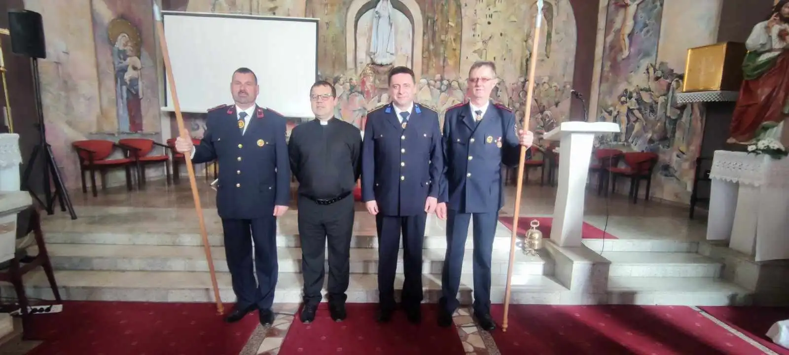 FOTO Vatrogasci DVD Vularije, Orehovice i Podbresta čuvaju Isusov grob (5) FOTO Vatrogasci DVD Vularije, Orehovice i Podbresta čuvaju Isusov grob (5)