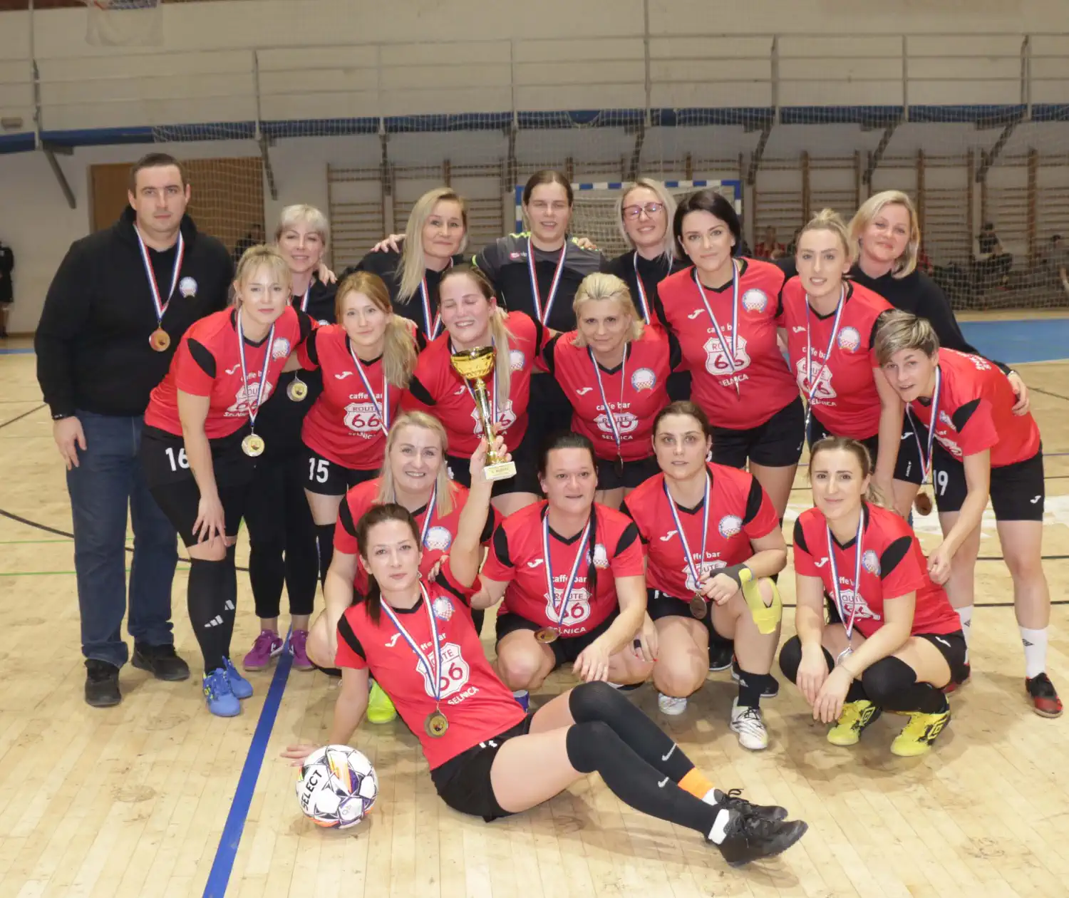 FOTO ZIMSKO KLUPSKO PRVENSTVO Pobjednici NK Podturen, veterani NK SlogeČk i Zlatice iz Belice (11)