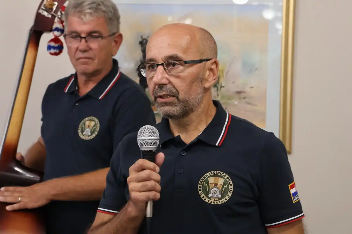 FOTO Župan Posavec odao počast herojima Vukovara na 33. obljetnicu odlaska zadnje smjene policajaca u obranu grada (16)