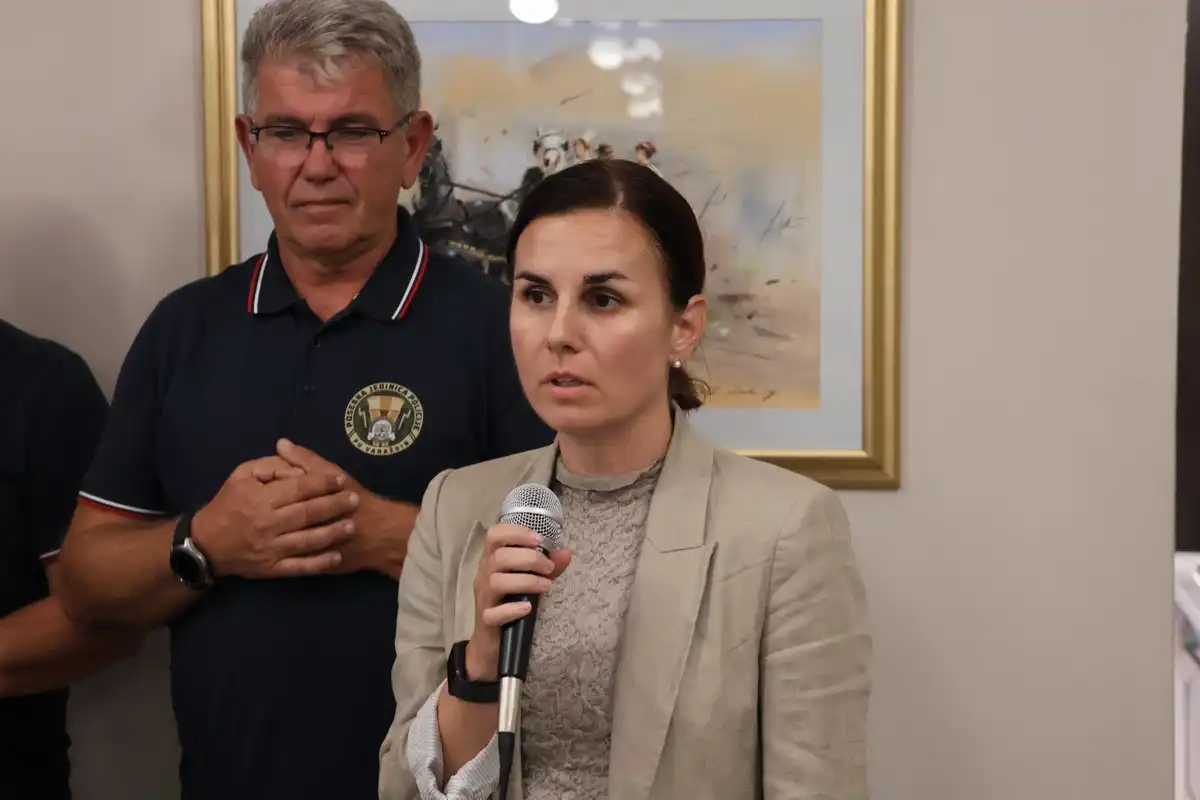 FOTO Župan Posavec odao počast herojima Vukovara na 33. obljetnicu odlaska zadnje smjene policajaca u obranu grada (20)