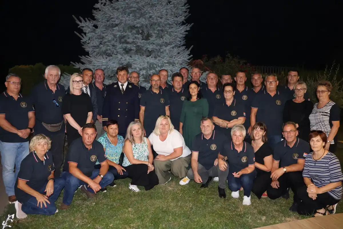 FOTO Župan Posavec odao počast herojima Vukovara na 33. obljetnicu odlaska zadnje smjene policajaca u obranu grada (21)
