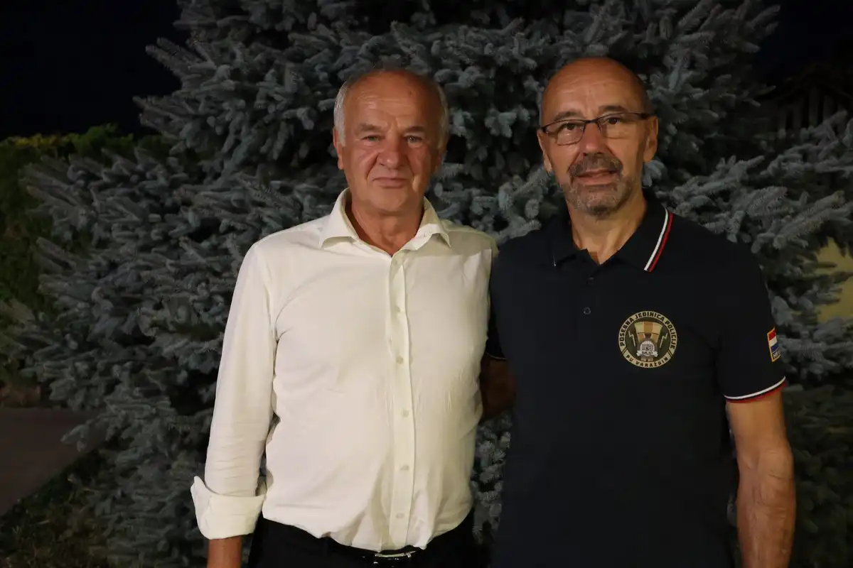 FOTO Župan Posavec odao počast herojima Vukovara na 33. obljetnicu odlaska zadnje smjene policajaca u obranu grada (22)