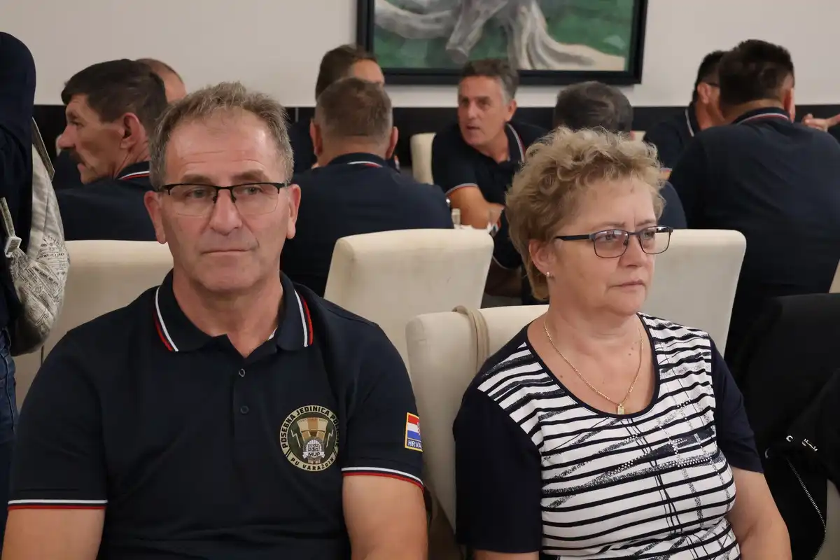 FOTO Župan Posavec odao počast herojima Vukovara na 33. obljetnicu odlaska zadnje smjene policajaca u obranu grada (9)