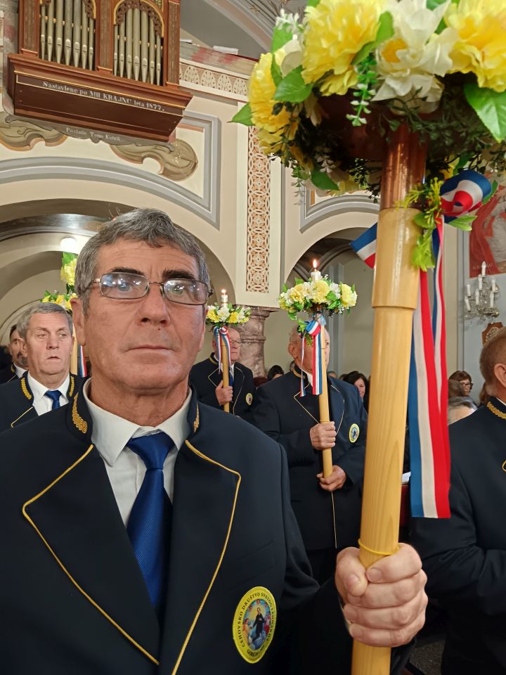 FRANJO PINTAR Spomen-ploča za 1100 godina hrvatskog kraljevstva postavljena u Donjem Kraljevcu (1) FRANJO PINTAR Spomen-ploča za 1100 godina hrvatskog kraljevstva postavljena u Donjem Kraljevcu (1)