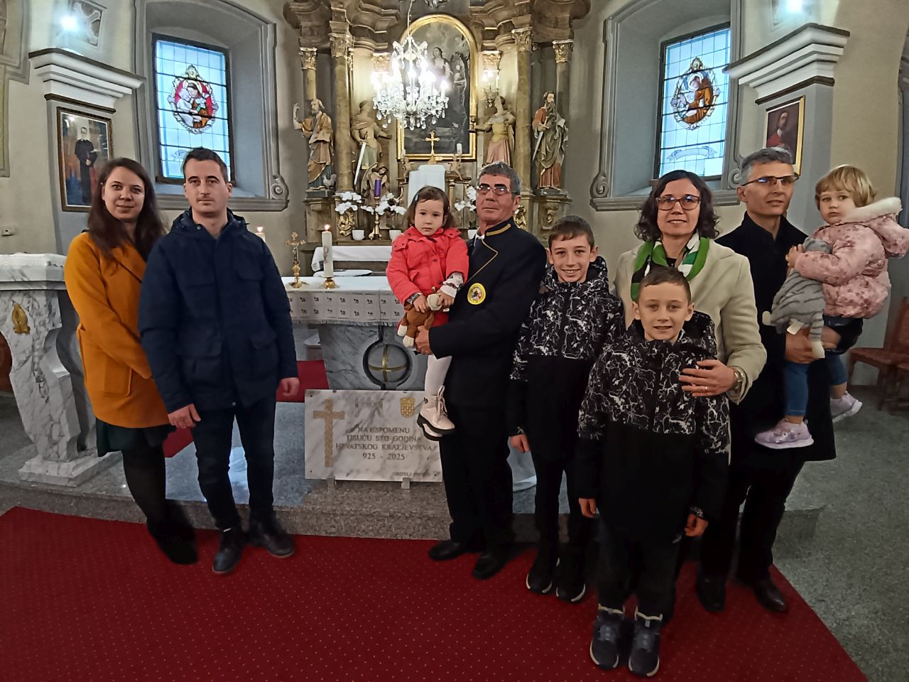 FRANJO PINTAR Spomen-ploča za 1100 godina hrvatskog kraljevstva postavljena u Donjem Kraljevcu (2) FRANJO PINTAR Spomen-ploča za 1100 godina hrvatskog kraljevstva postavljena u Donjem Kraljevcu (2)