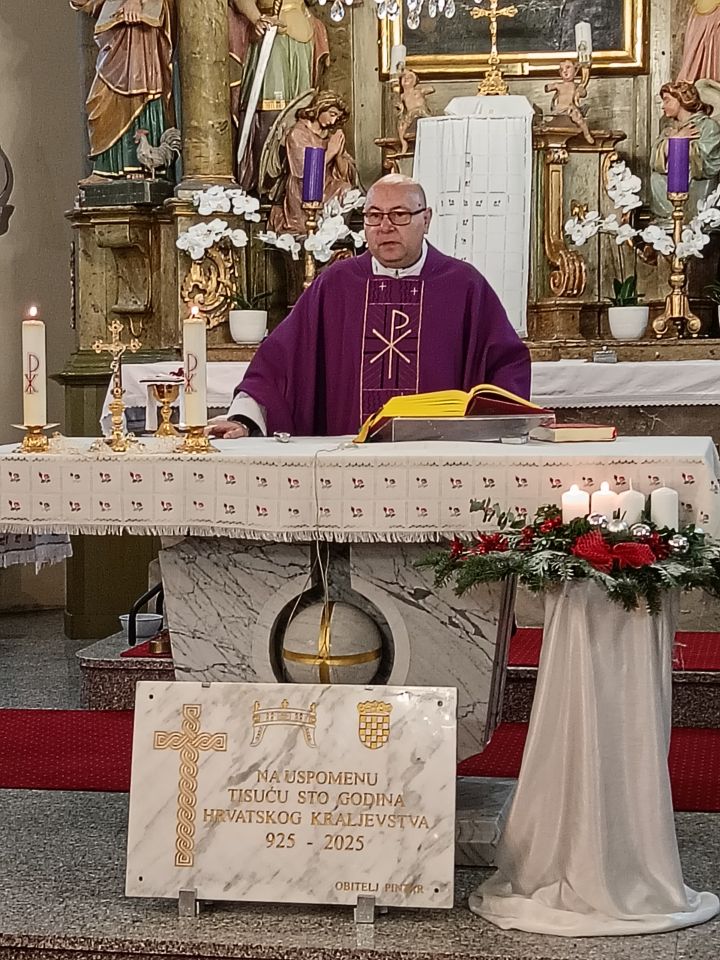 FRANJO PINTAR Spomen-ploča za 1100 godina hrvatskog kraljevstva postavljena u Donjem Kraljevcu (3) FRANJO PINTAR Spomen-ploča za 1100 godina hrvatskog kraljevstva postavljena u Donjem Kraljevcu (3)