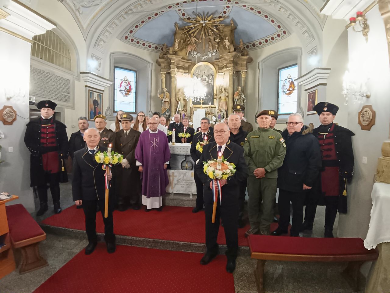 FRANJO PINTAR Spomen-ploča za 1100 godina hrvatskog kraljevstva postavljena u Donjem Kraljevcu (7) FRANJO PINTAR Spomen-ploča za 1100 godina hrvatskog kraljevstva postavljena u Donjem Kraljevcu (7)