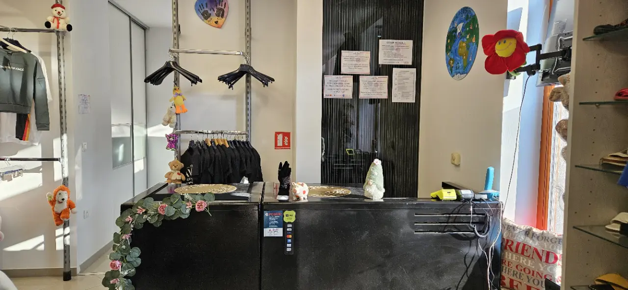 Fashion outlet (16) Fashion outlet (16)