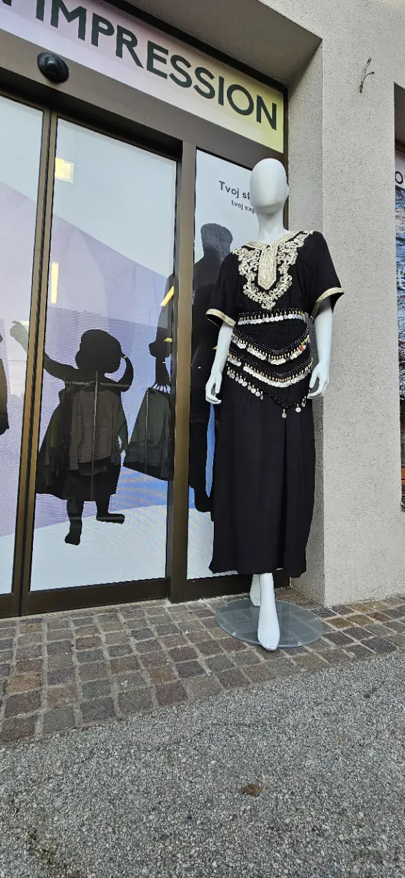 Fashion outlet (8) Fashion outlet (8)