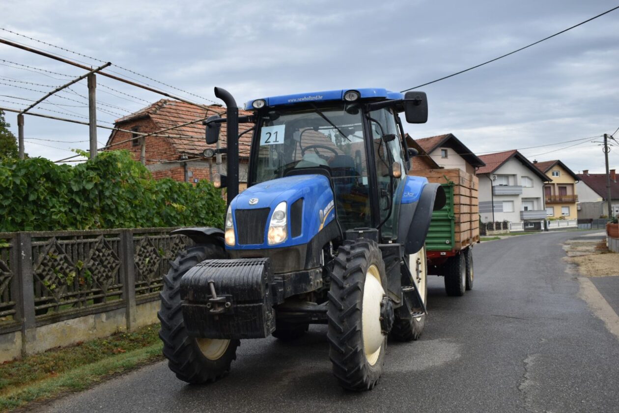Festival krumpira, povorka strojeva i starih alata (1)