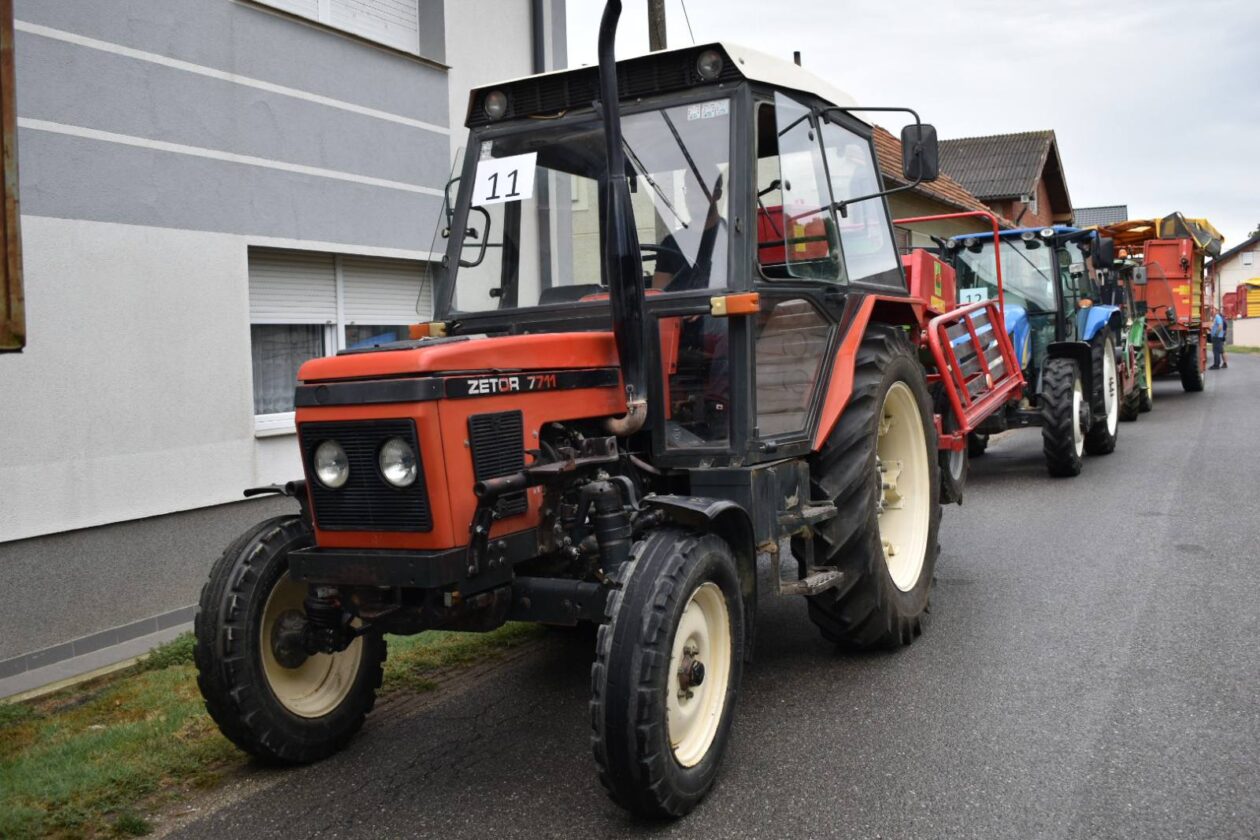 Festival krumpira, povorka strojeva i starih alata (15)