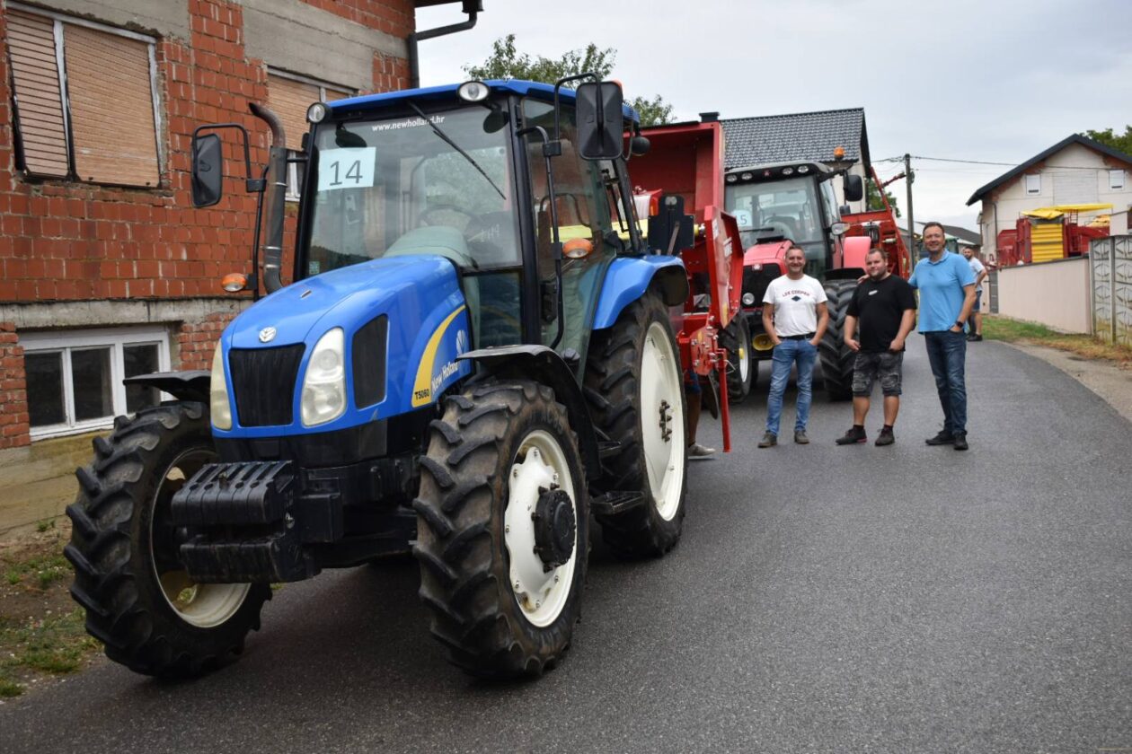 Festival krumpira, povorka strojeva i starih alata (18)