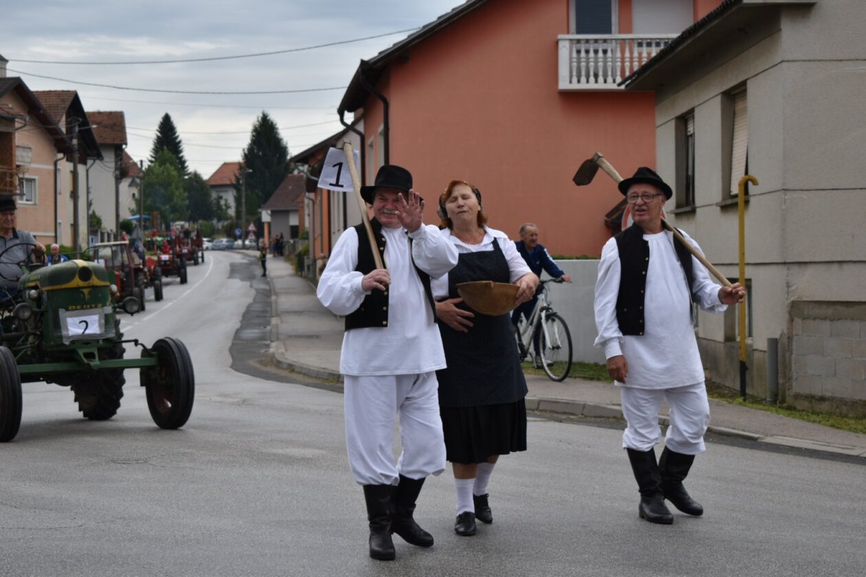 Festival krumpira, povorka strojeva i starih alata (3)