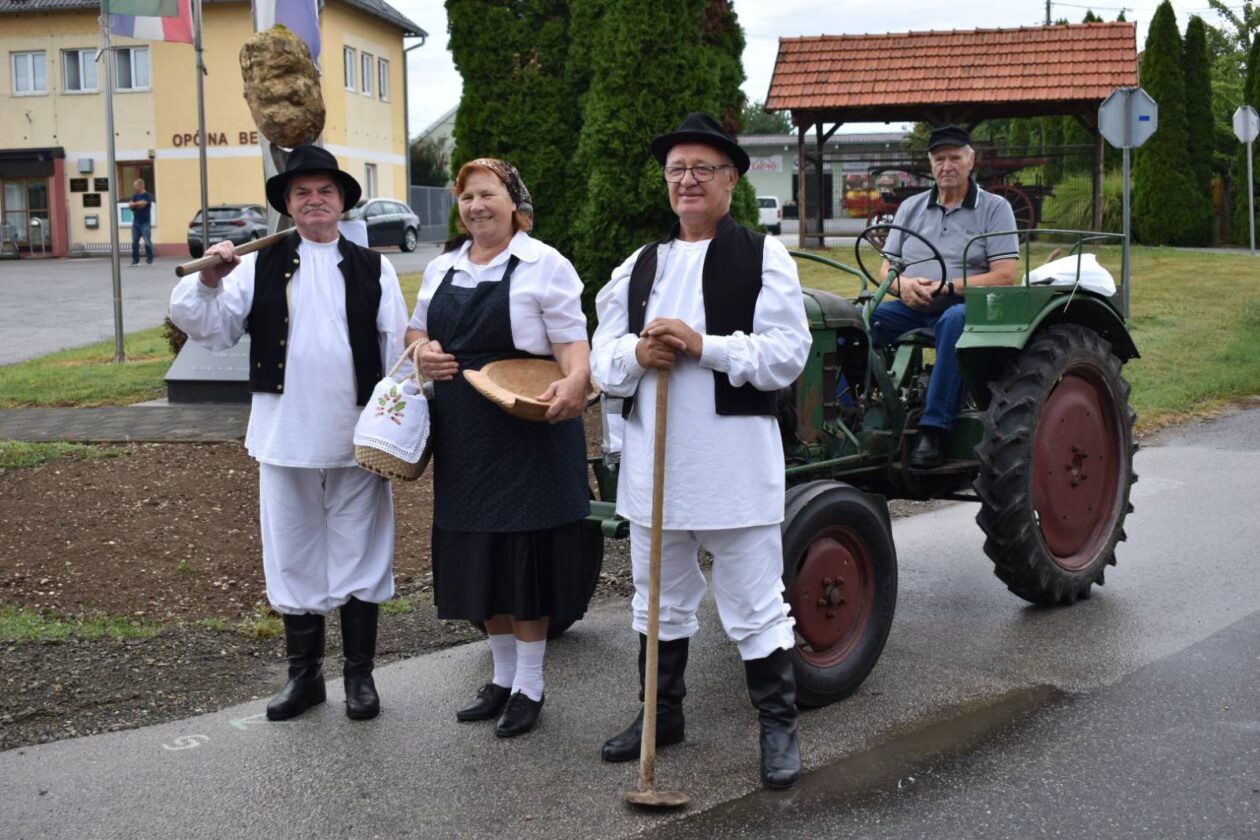 Festival krumpira, povorka strojeva i starih alata (7)