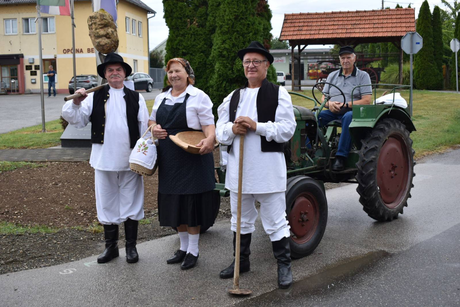 Festival krumpira, povorka strojeva i starih alata (7) Festival krumpira, povorka strojeva i starih alata (7)