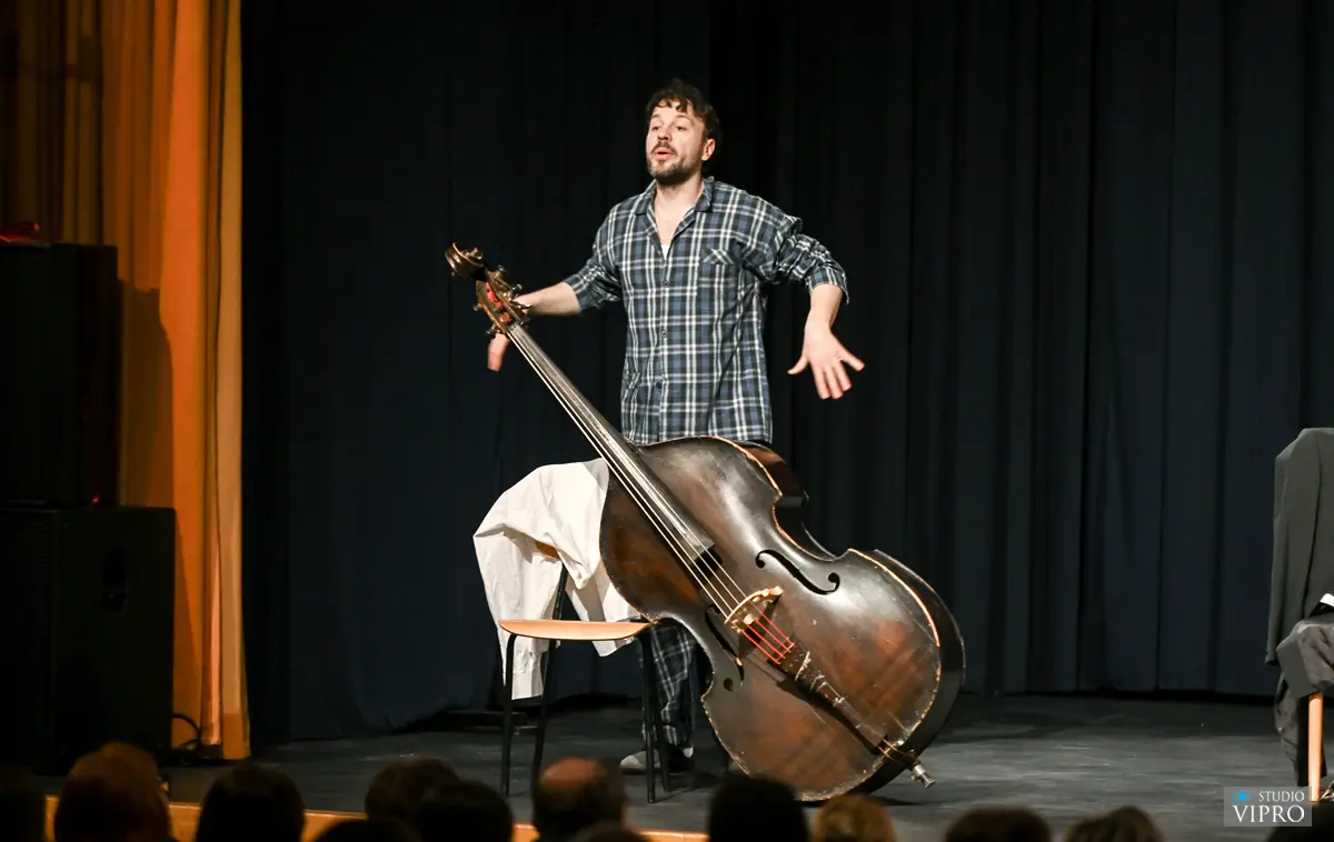 Filip Sertić, dom kulture, predstava (2) Filip Sertić, dom kulture, predstava (2)