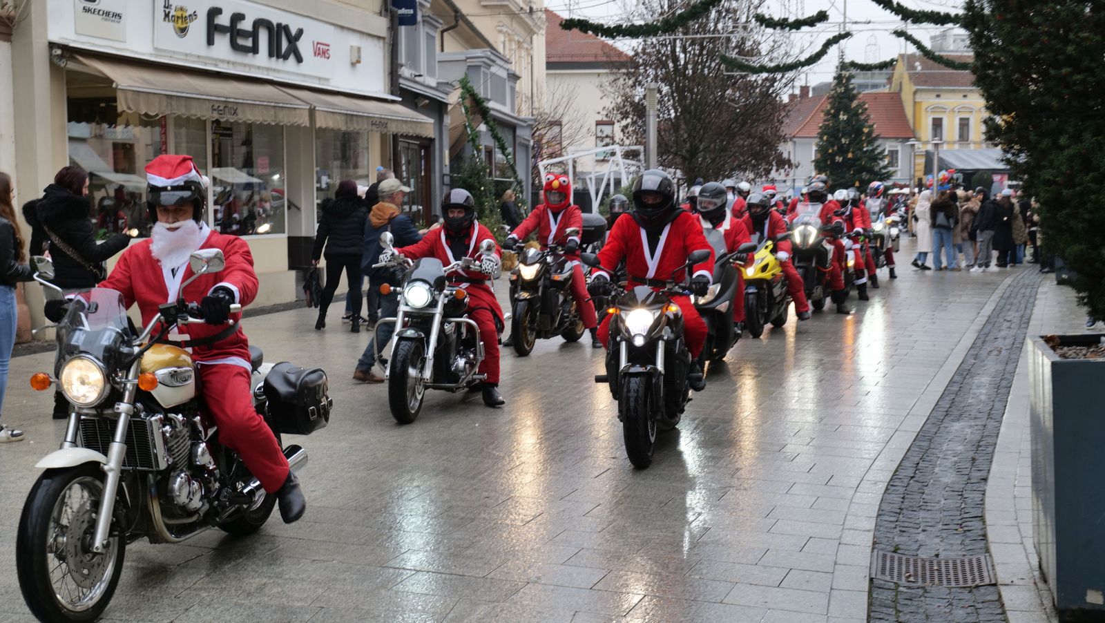 Foto mrazovi 2025 franjevački trg (11) Foto mrazovi 2025 franjevački trg (11)
