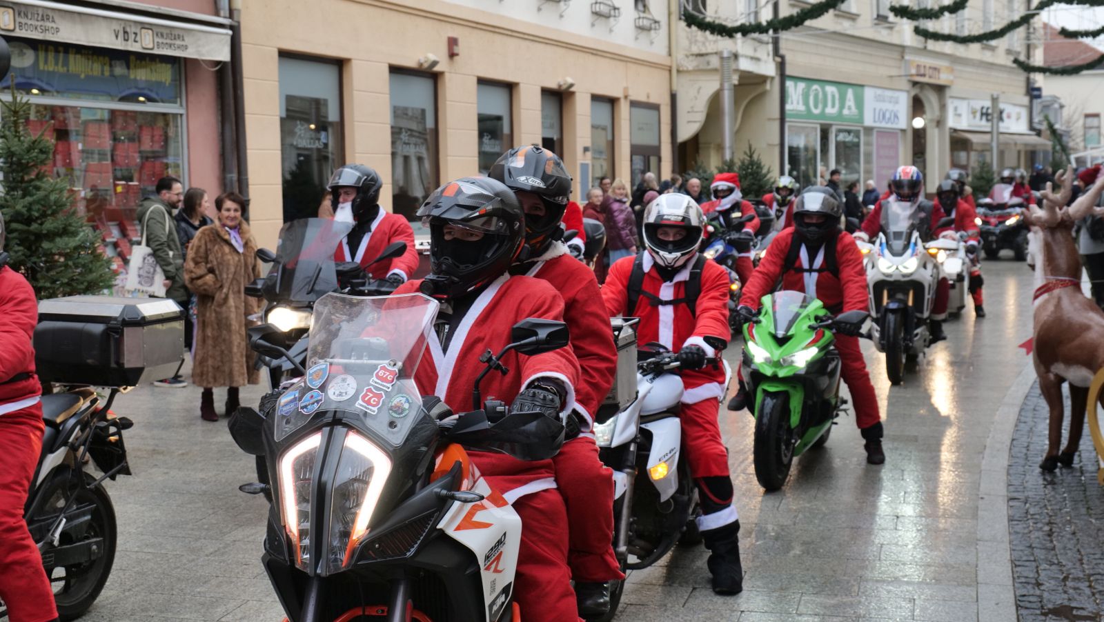 Foto mrazovi 2025 franjevački trg (16) Foto mrazovi 2025 franjevački trg (16)