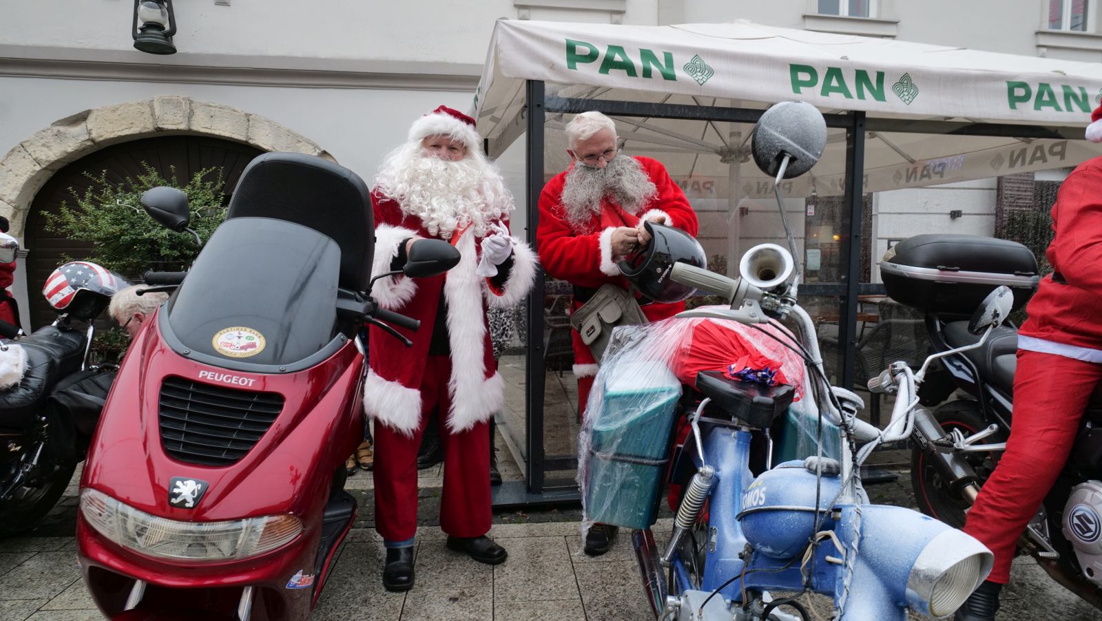 Foto mrazovi 2025 franjevački trg (24) Foto mrazovi 2025 franjevački trg (24)