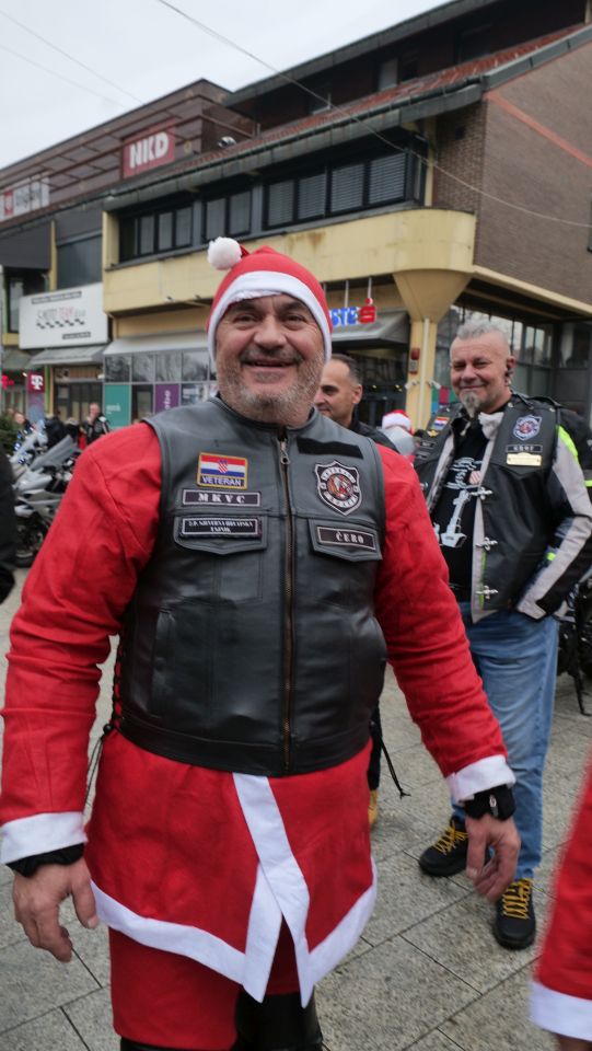 Foto mrazovi 2025 franjevački trg (26) Foto mrazovi 2025 franjevački trg (26)