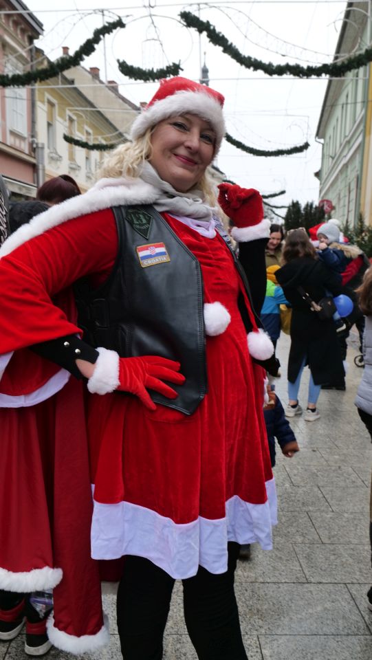 Foto mrazovi 2025 franjevački trg (36) Foto mrazovi 2025 franjevački trg (36)