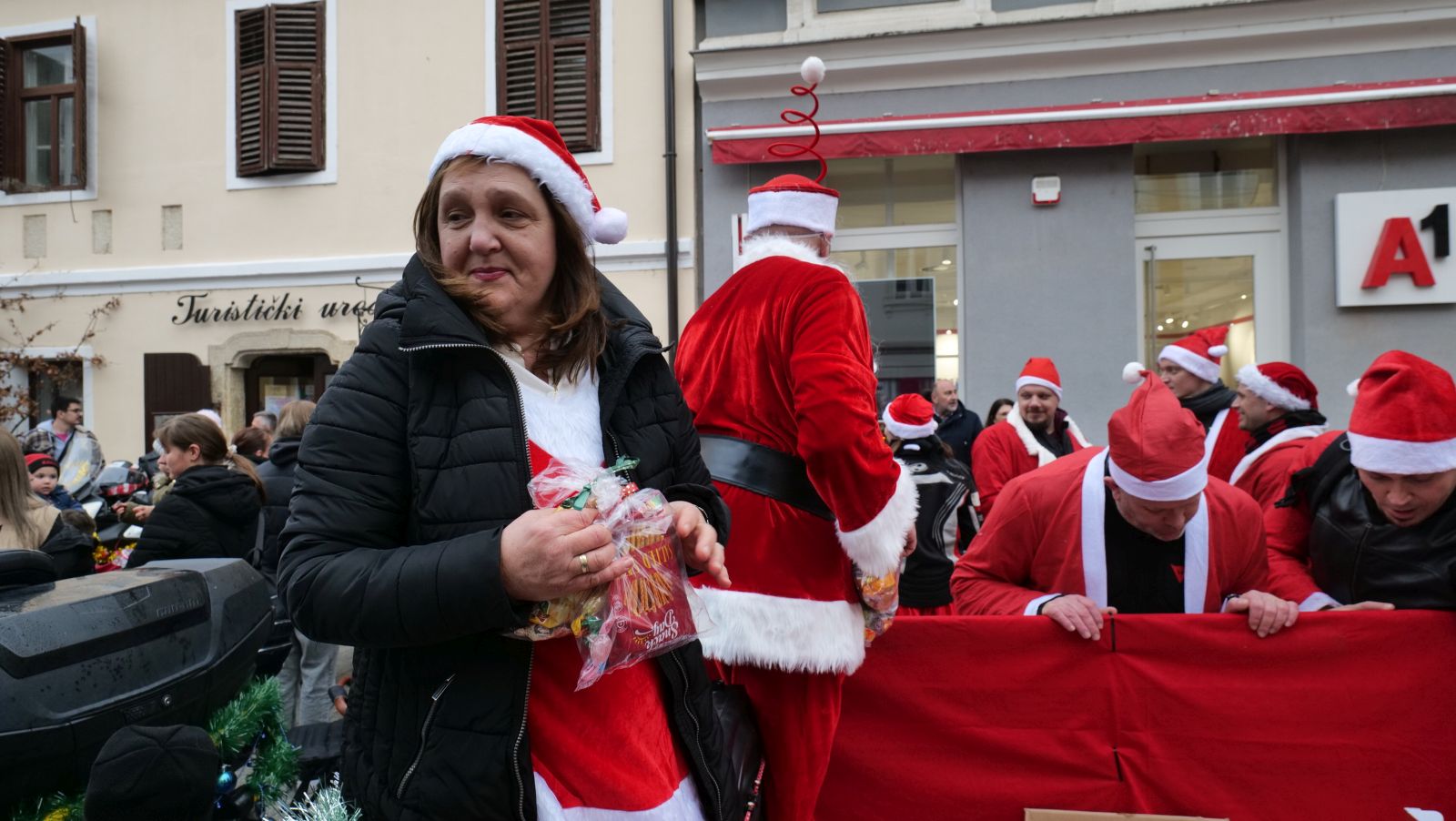 Foto mrazovi 2025 franjevački trg (42) Foto mrazovi 2025 franjevački trg (42)