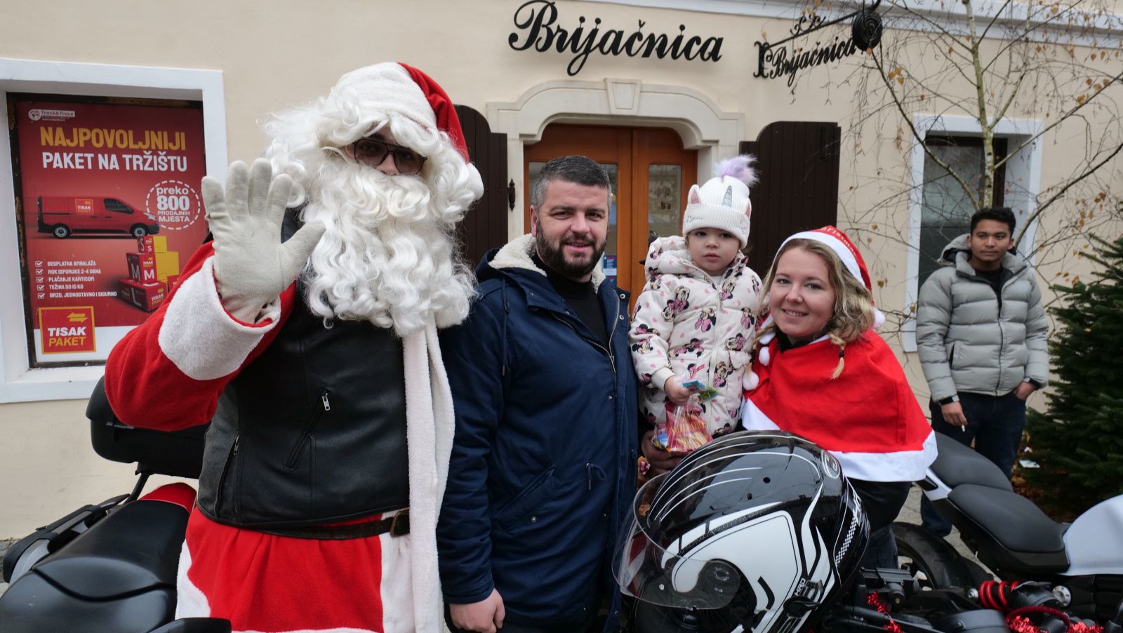 Foto mrazovi 2025 franjevački trg (47) Foto mrazovi 2025 franjevački trg (47)